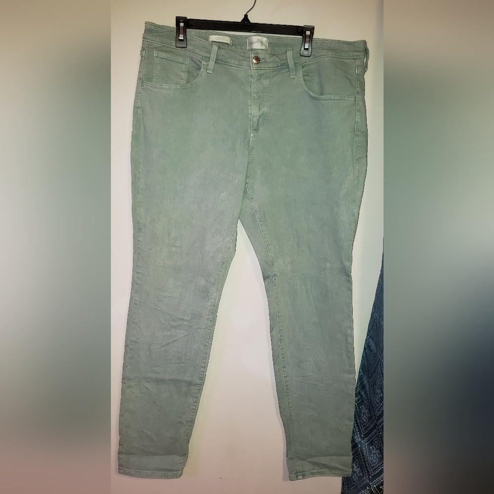 Universal Threads jeans. Size 16/33. Color green.